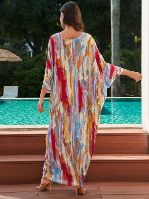 Женское длинное платье-накидка с разноцветным принтом, спущенными рукавами и разрезами по бокам