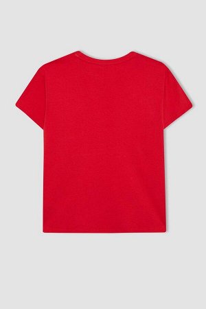 Красная футболка стандартного кроя с круглым вырезом и принтом с короткими рукавами