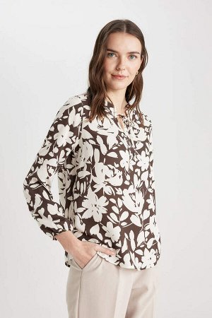 Блузка стандартного кроя с круглым вырезом и длинными рукавами с рисунком