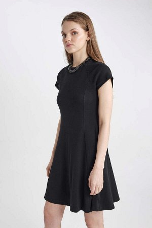 Мини-платье Cool с круглым вырезом в рубчик и короткими рукавами
