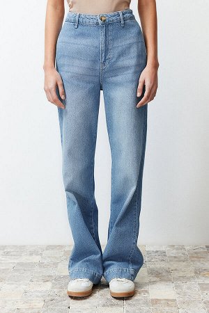 Широкие джинсы с высокой талией и синим карманом