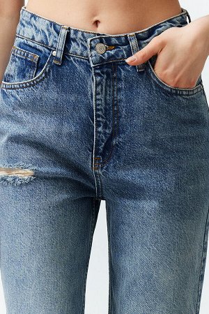 Синие широкие джинсы с высокой талией и рваными краями More Sustainable