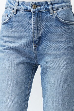 Синие рваные прямые джинсы с высокой талией