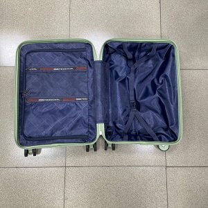 Чемодан из полипропилена зеленый средний М