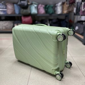 Чемодан из полипропилена зеленый средний М