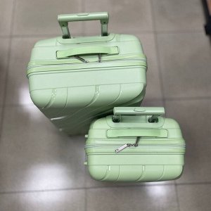 Чемодан из полипропилена зеленый средний М