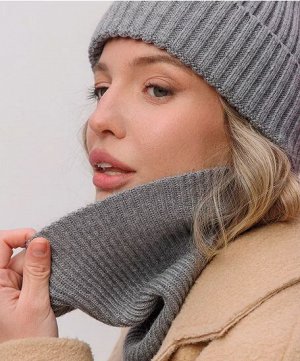 Комплект вязанный шапка женская и снуд