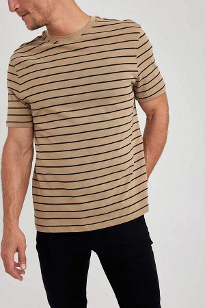 Полосатая футболка с коротким рукавом стандартного кроя с круглым вырезом