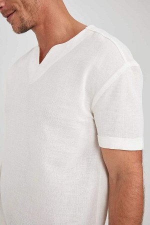 Хлопковая рубашка обычного кроя с V-образным вырезом и короткими рукавами
