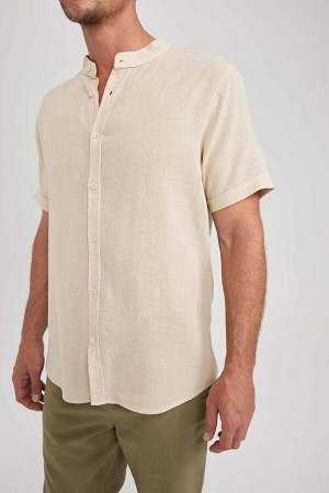 Рубашка стандартного кроя с воротником-стойкой и короткими рукавами