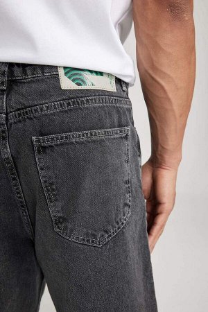 Джинсовые брюки стандартного кроя с завышенной талией свободного кроя и объемным кроем