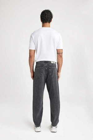Джинсовые брюки стандартного кроя с завышенной талией свободного кроя и объемным кроем