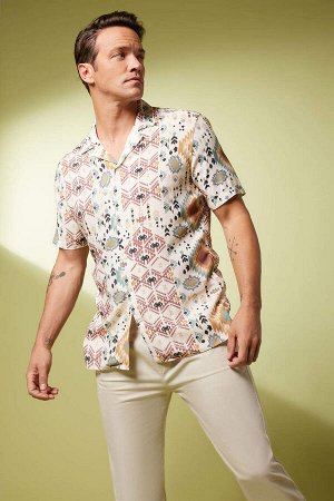 Рубашка Modern Fit с открытым воротником и короткими рукавами
