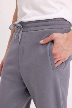 Толстые спортивные штаны стандартной посадки с эластичными штанинами