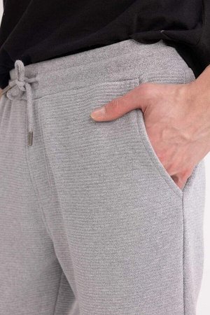 Спортивные штаны узкого кроя с эластичной резинкой