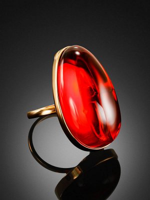 Крупное яркое кольцо с натуральным красным янтарём
