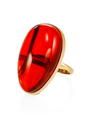 Крупное яркое кольцо с натуральным красным янтарём