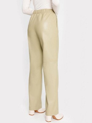 Свободные прямые брюки из экокожи в пыльно-зеленом оттенке