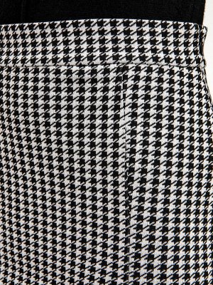 Женская мини-юбка из академика в черно-белую гусиную лапку