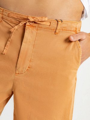 Однотонные мужские шорты в оранжевом оттенке со шнуровкой
