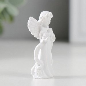 Фигурка полистоун «Девушка-ангел смотрит в ладони», 1.5x2.6x5 см, МИКС