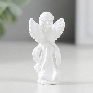 Фигурка полистоун «Девушка-ангел смотрит в ладони», 1.5x2.6x5 см, МИКС