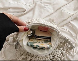 Сумка Видео: https-//www.modernbag.ru/media/upload/%D0%BD%D0%B0%D0%B1%D0%BE%D1%80%201/BG-S-040.mp4


	Ручная работа.

Модная плетеная сумка.

Размер: 20*20 см





&nbsp;