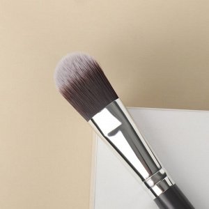 Кисть для макияжа «Brush GRAPHITE», 17 (+/- 1) см, цвет тёмно-серый/серебристый