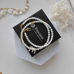 Сет из перламутра и белого коралла в позолоченой фурнитуре