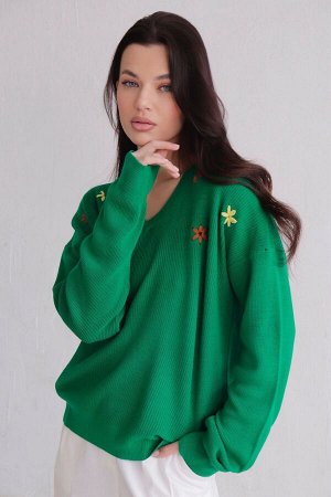 Пуловер зелёный с декором