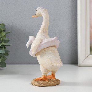 Фигурка полистоун «Гусь в надувном круге: фламинго», 10.5x7.5x16.5 см