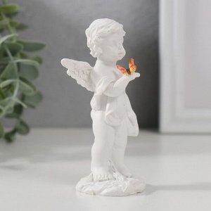 Сувенир полистоун "Белоснежный ангел стоит с цветной бабочкой" 9х3,5х4,8 см