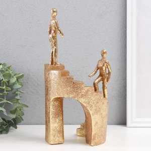 Фигурка полистоун «Двое на лестнице», золото, 13.5x10.5x25.5 см