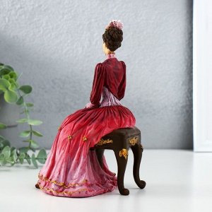 Сувенир полистоун "Мадмуазель в бордовом платье, с сумочкой, сидит на стуле" 13,5х12,5х21 см 98380