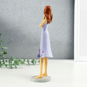 Сувенир полистоун "Девушка в сиреневом платье с цветами" 7,5х7х23,5 см