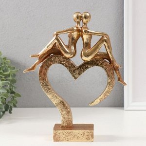 Фигурка полистоун «Влюблённые на сердце», золото, 26x22x6 см