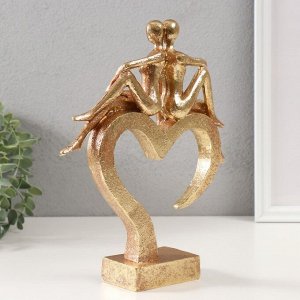 Фигурка полистоун «Влюблённые на сердце», золото, 26x22x6 см