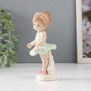 Сувенир керамика "Маленькая балерина в зелёной пачке" 7,5х4,5х12 см
