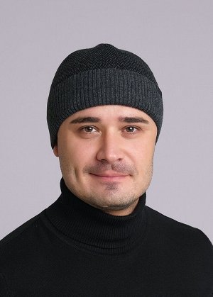 Шапка Артикул поставщика: 433851аш флис
Состав: 70% акрил, 30% шерсть
Сезон: Осень, Зима
Год: 2024
Страна: Россия

Мужская шапка с отворотом жаккардового переплетения, декорирована нашивкой логотип.
