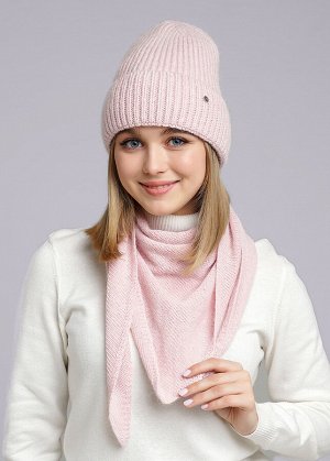 Шапка. Цвет: персиковый