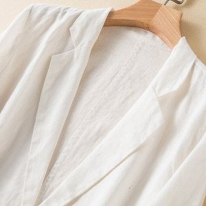 Женский жакет с накладными карманами, белый