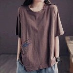 Женская футболка свободного кроя, декорирована карманом, коричневый
