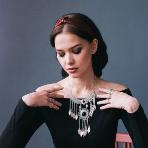 Колье «Ажурные перья» круг, чёрное в чернённом серебре, 35 см
