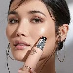 УВЛАЖНЯЮЩАЯ ТОНАЛЬНАЯ ОСНОВА С СИЯЮЩИМ ФИНИШЕМ