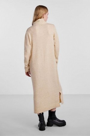 Платье-свитер миди кусочками вязки с водолазкой