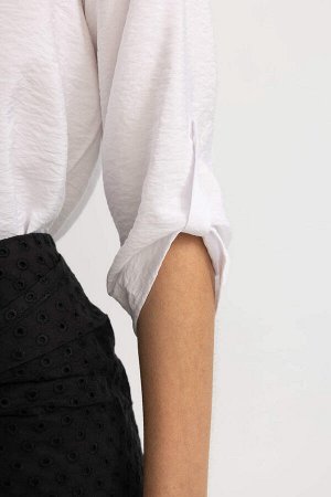 Блузка стандартного кроя с V-образным вырезом и длинными рукавами