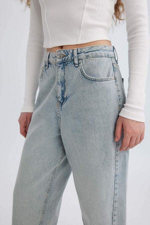 Джинсовые брюки длиной до щиколотки с завышенной талией-морковкой