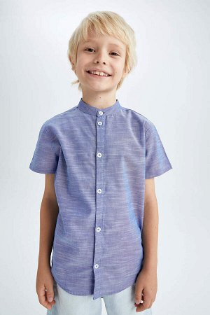 Хлопковая рубашка обычного кроя с воротником-стойкой и короткими рукавами для мальчика
