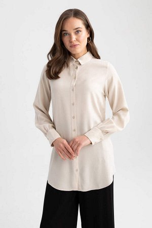 Рубашка-туника стандартного кроя с длинными рукавами