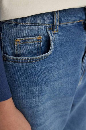 Прямые джинсовые брюки объемного кроя для мальчиков